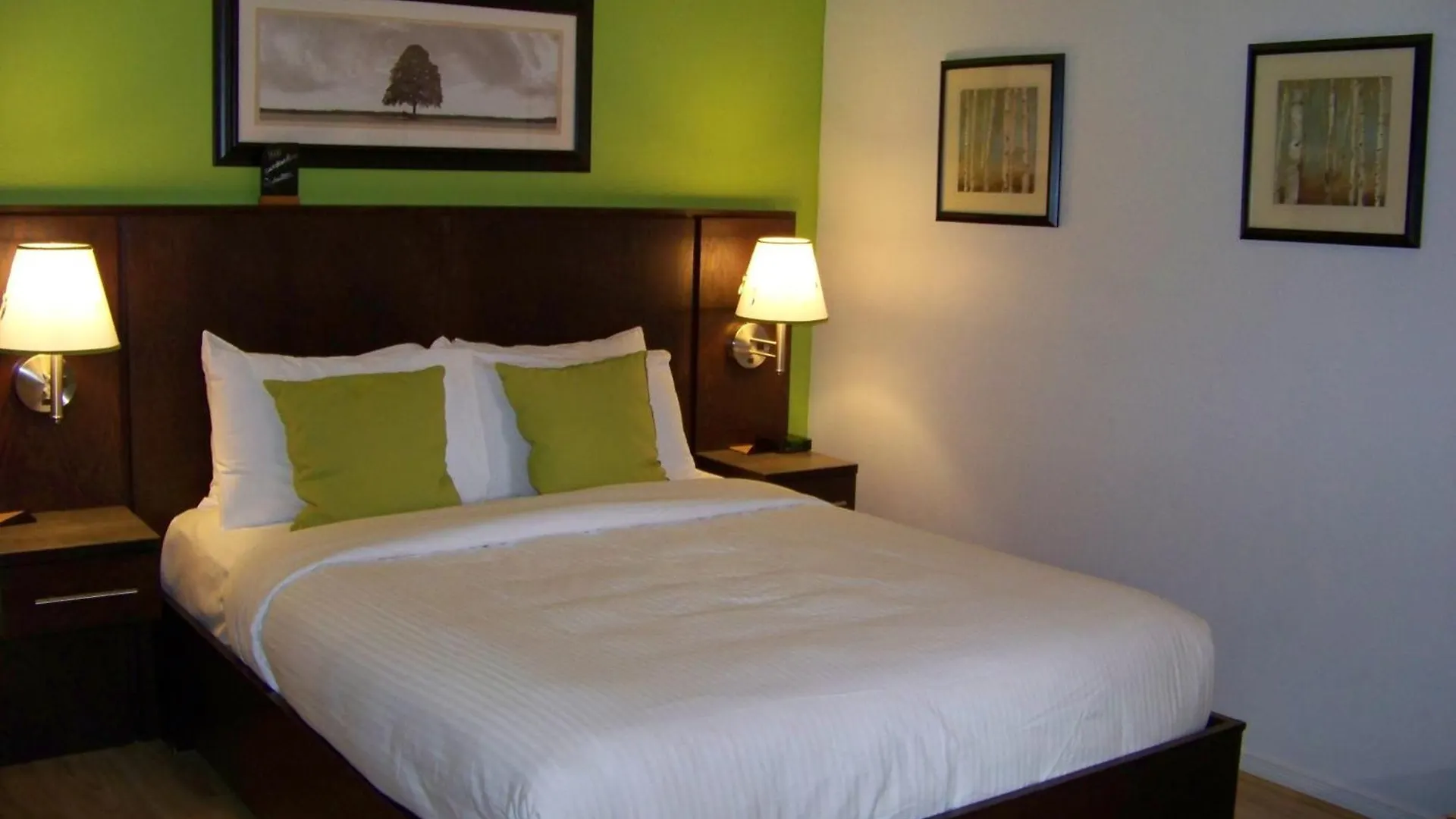 Auberge Aux Deux Lions Quebec City Inn